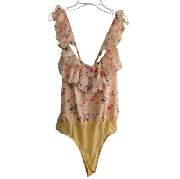 NWT Lulu's Perfect Chance Yellow Floral Print Chiffon Ruffled Bodysuit Medium - Picture 4 of 9
